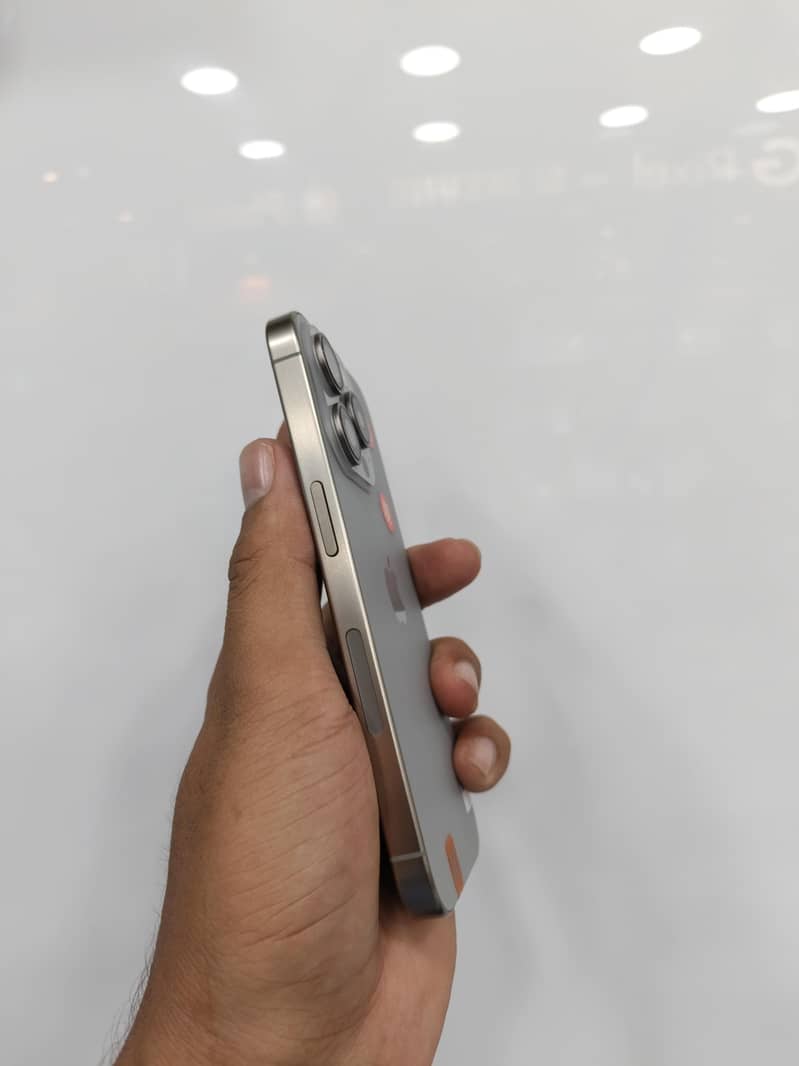 Apple iPhone 15 Pro 2