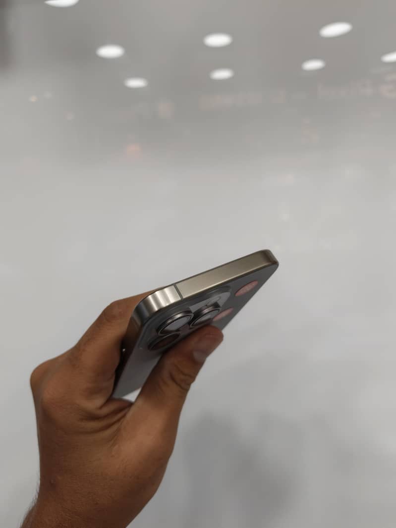 Apple iPhone 15 Pro 4