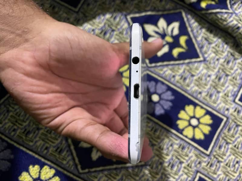 Samsung Mobile A8 4