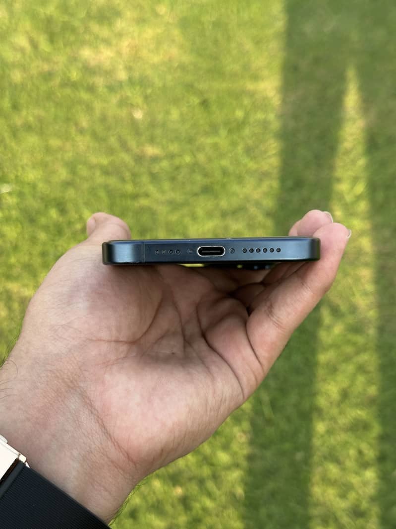 Apple iPhone 15 pro max 4