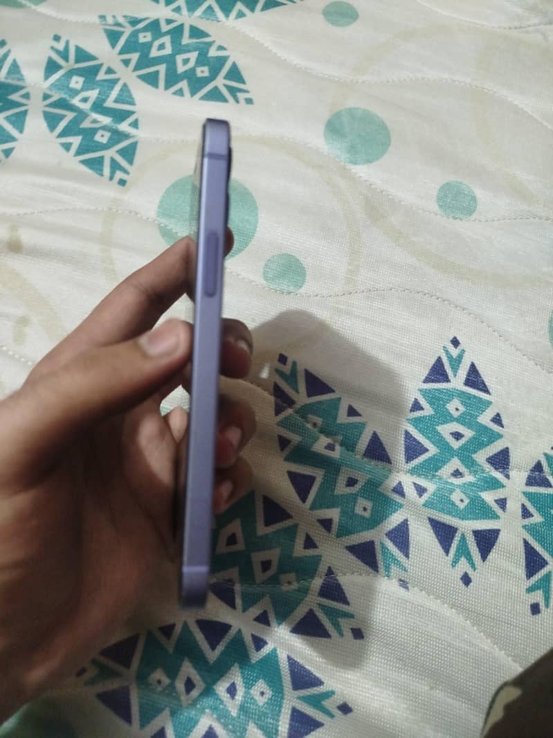 Apple iPhone 12 3