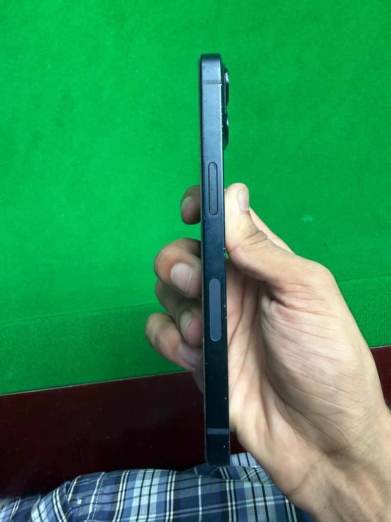 Apple iPhone 13 3