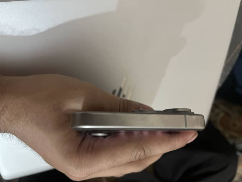 Apple iPhone 15 Pro Max 4