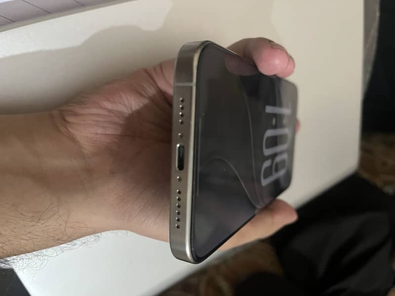 Apple iPhone 15 Pro Max 5