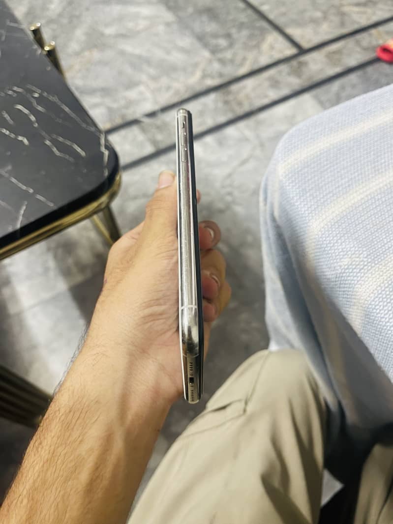 Apple iPhone 11 Pro Max 2