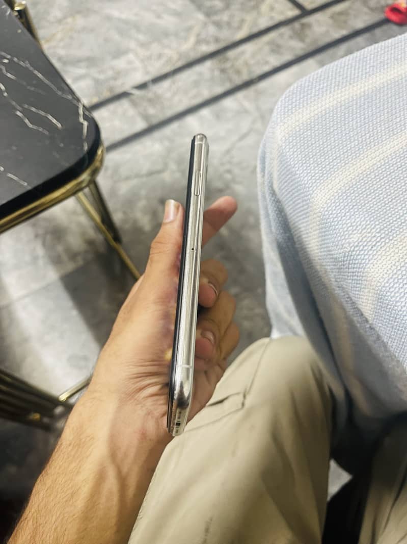 Apple iPhone 11 Pro Max 3