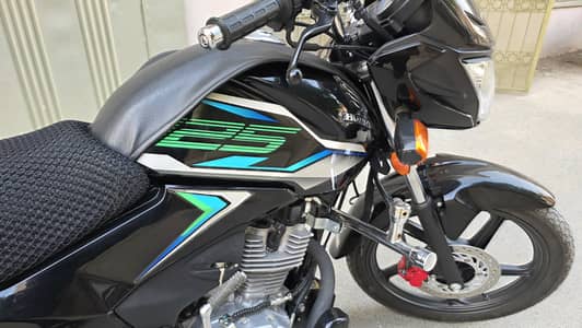 Honda CB 125F 2025 Black Edition