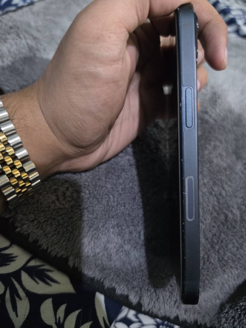 Apple iPhone 13 2