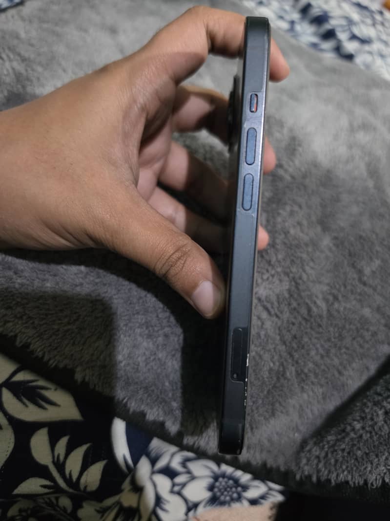 Apple iPhone 13 3
