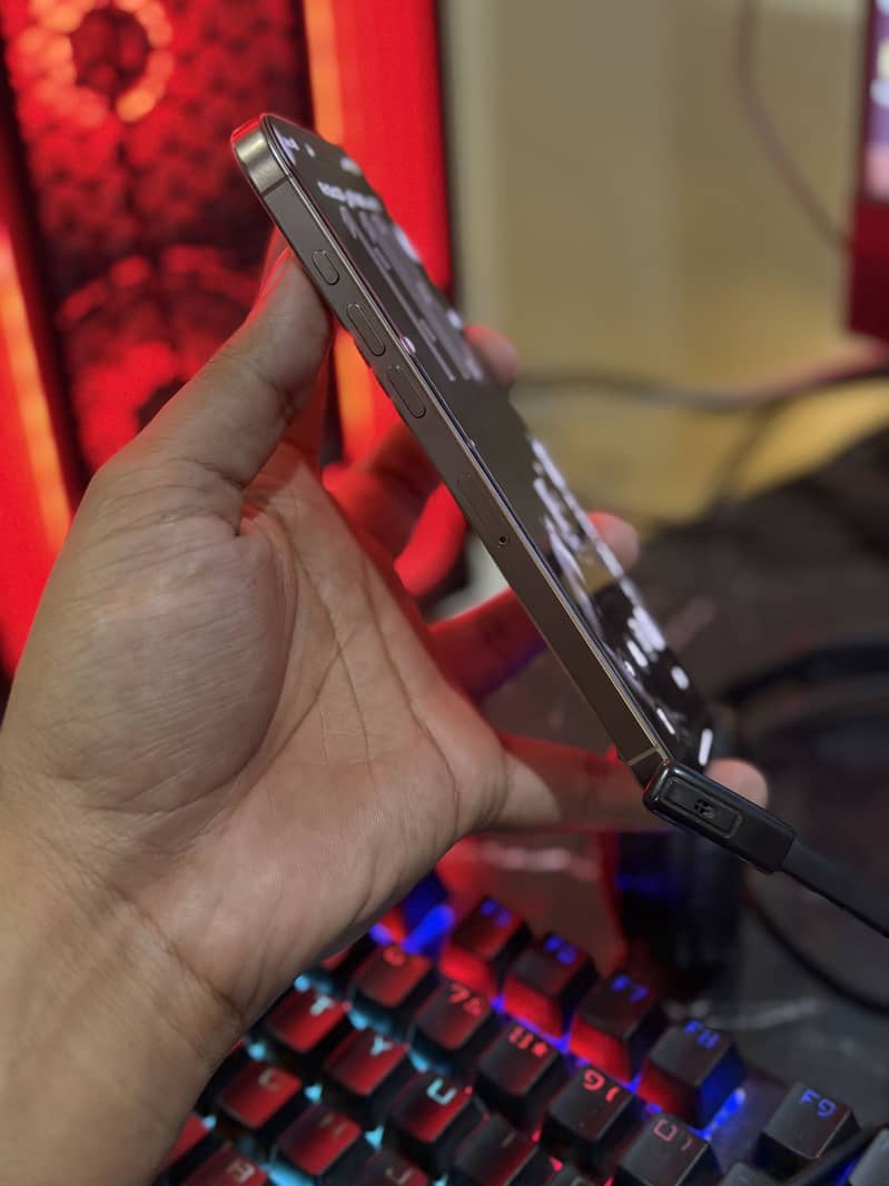 iPhone 16 pro max 4