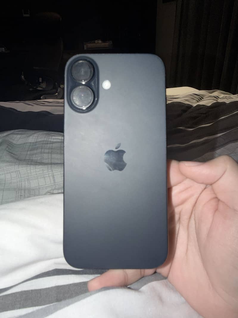 Apple iPhone 16 0