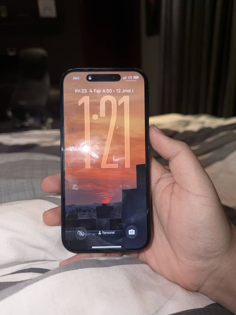 Apple iPhone 16 2