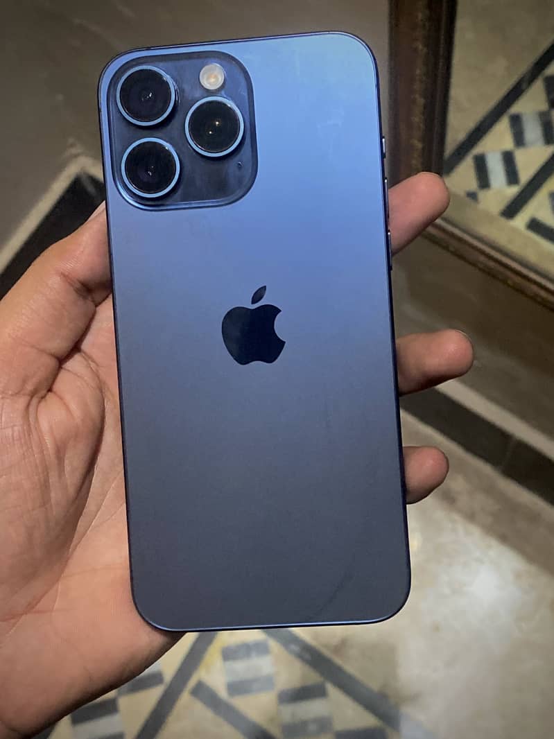 Apple iPhone 15 Pro Max 1