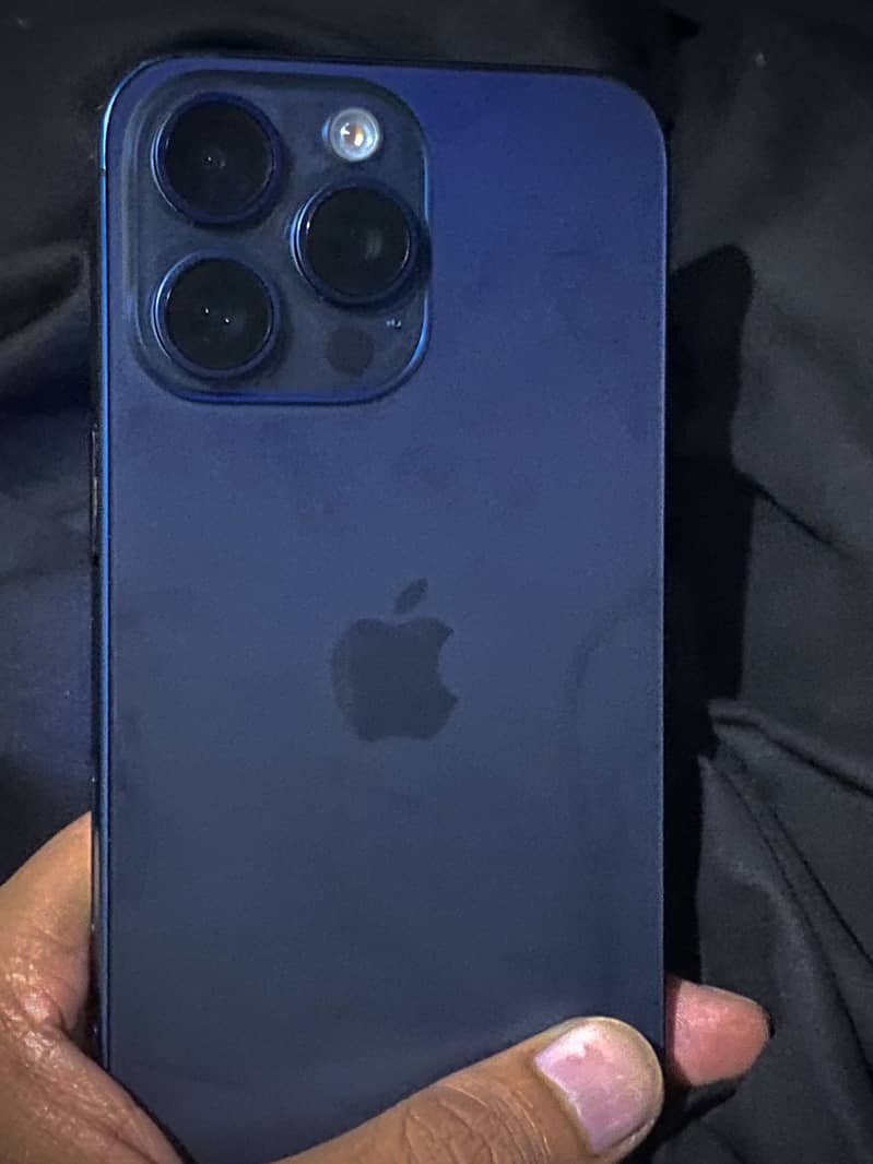 Apple iPhone 15 Pro Max 2