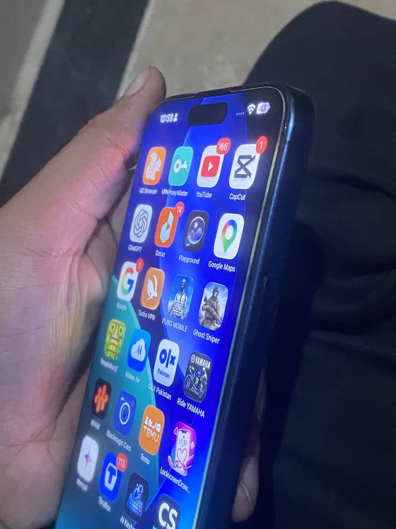 Apple iPhone 15 Pro Max 4
