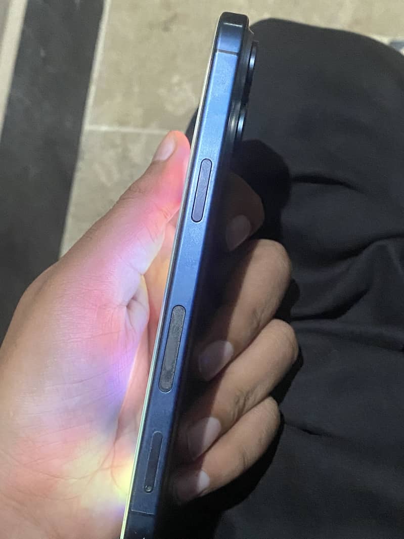 Apple iPhone 15 Pro Max 6