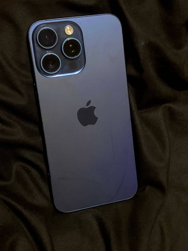 Apple iPhone 15 Pro Max 9