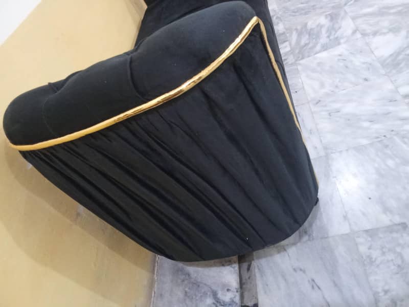 Dewan Sofa 2