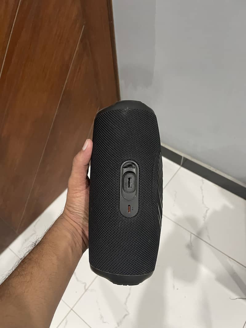 JBL charge 5 4