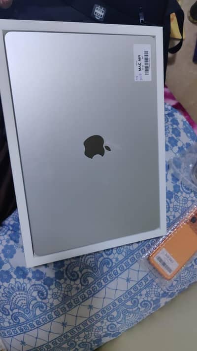 MacBook air m2 16/1tb 15 inches 10/10 condition