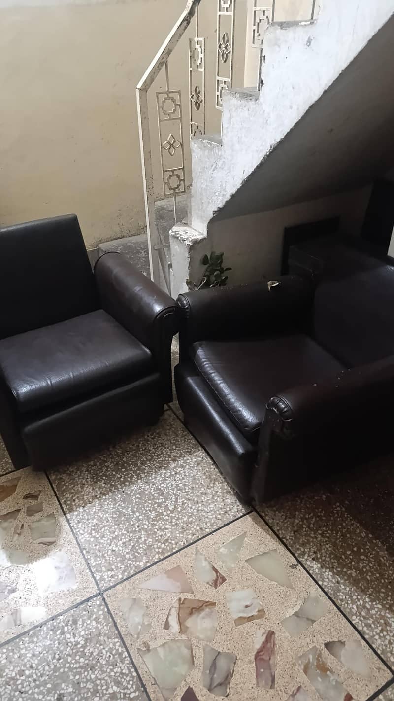 2 small sofa 0