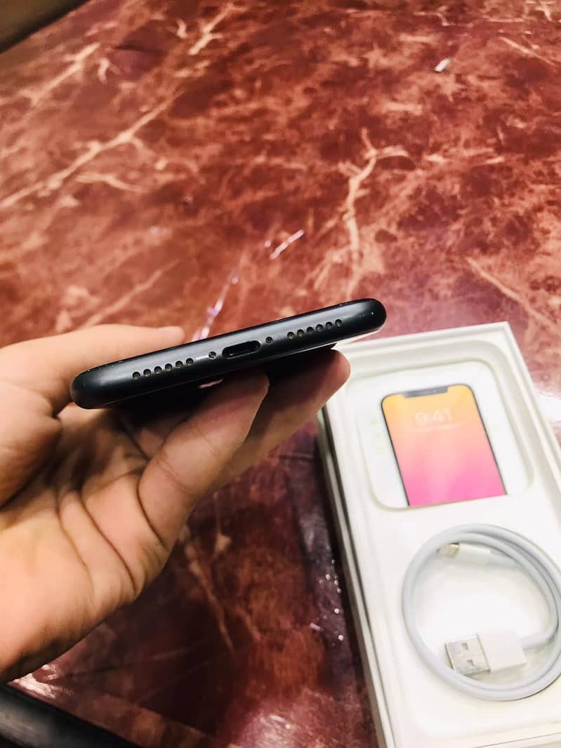 Apple iPhone 11 3