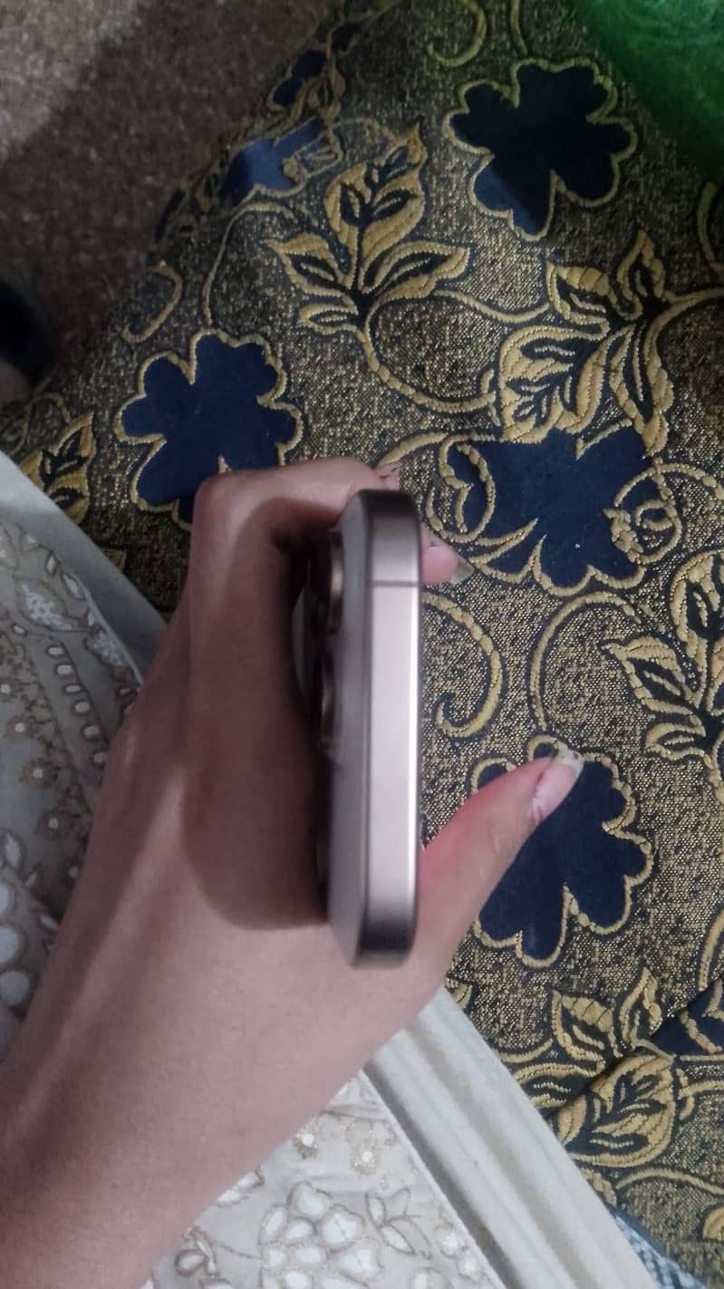 Iphone 16 pro jv 1