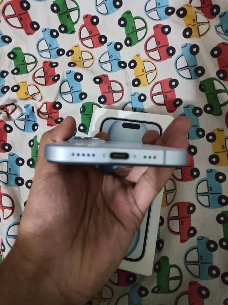 Apple iPhone 15 4