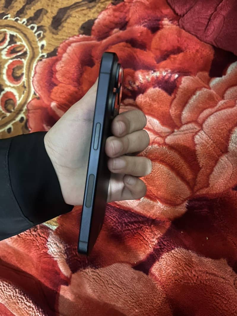 Apple iPhone 15 Pro 2