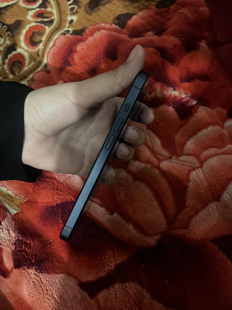 Apple iPhone 15 Pro 4