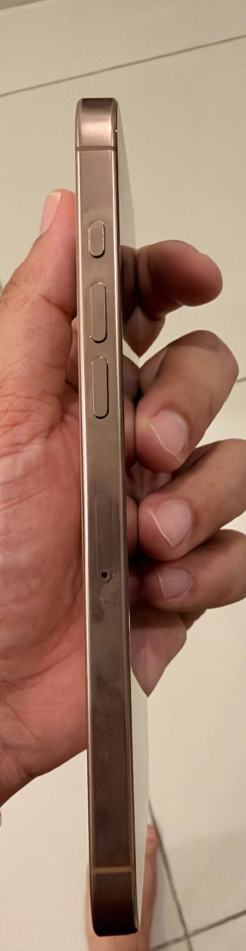 Apple iPhone 16 Pro Max 3
