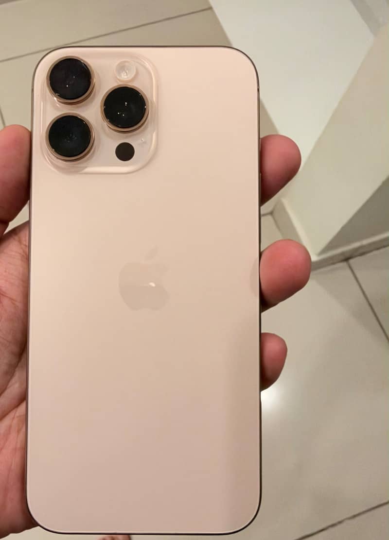 Apple iPhone 16 Pro Max 4