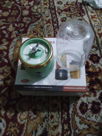 juicers machine hai charging wali hai eik ghnta charj Hoti hai