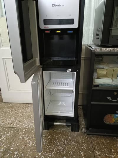 Hot cold normal dispensar with mini fridge