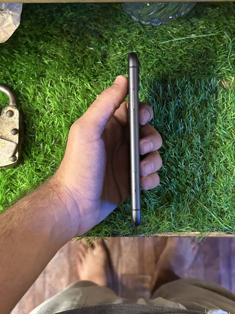 Apple iPhone 11 3