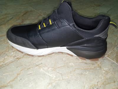 SkechersUO brand new