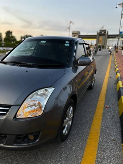Suzuki Swift Dlx 2012