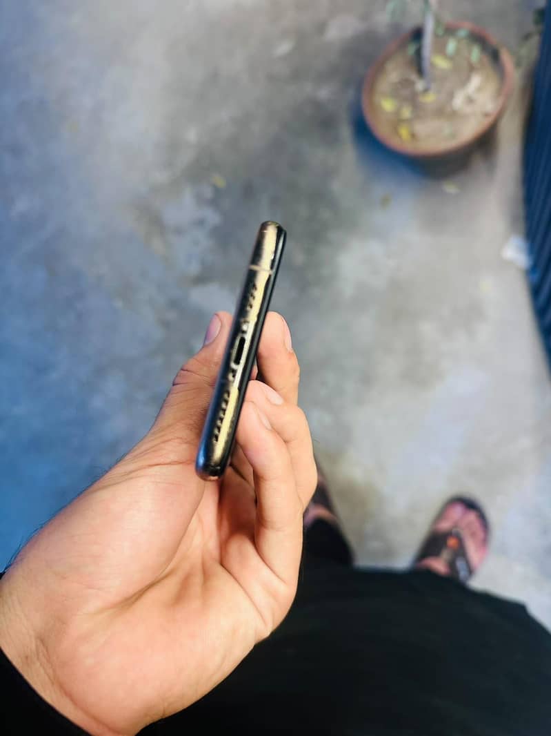 Apple iPhone XS 3