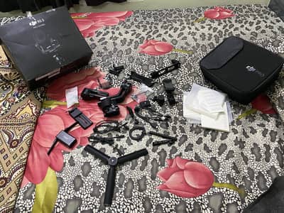 Dji rs2 pro combo all accessories new only gimbal use