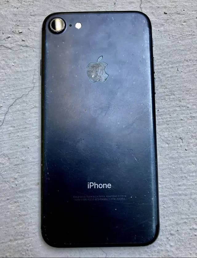 Apple iPhone 7 0