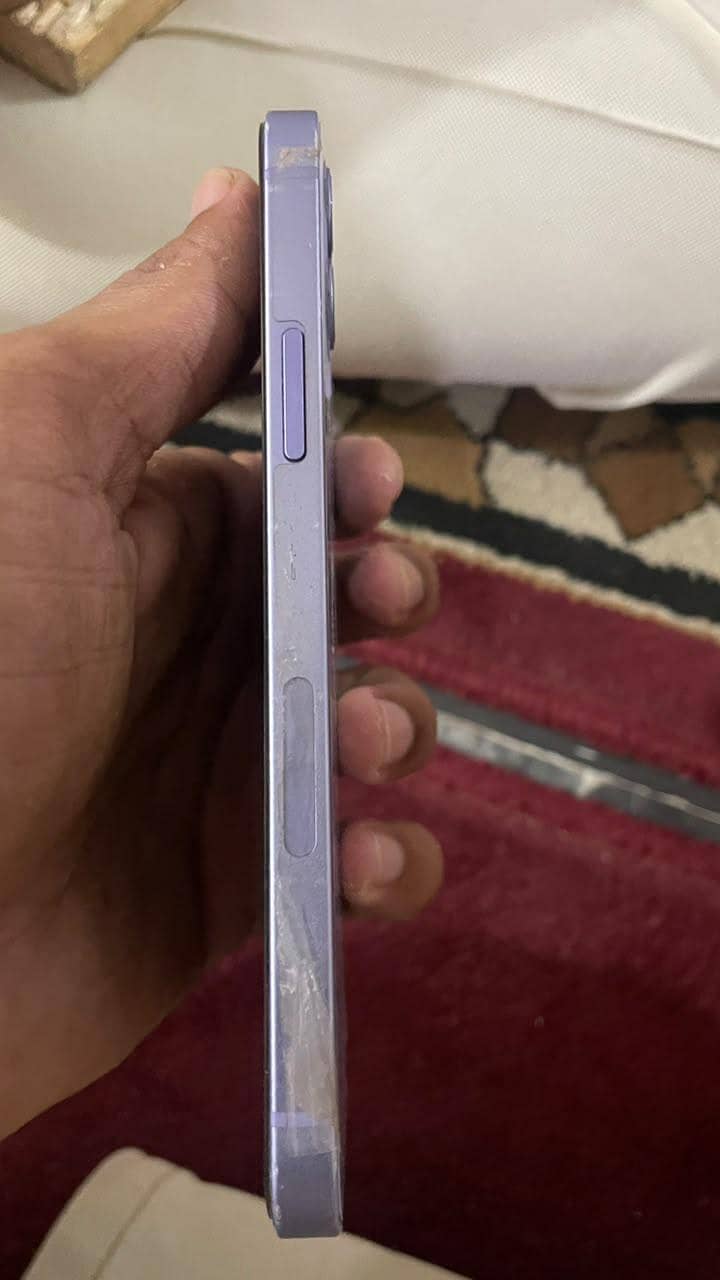 Apple iPhone 12 4