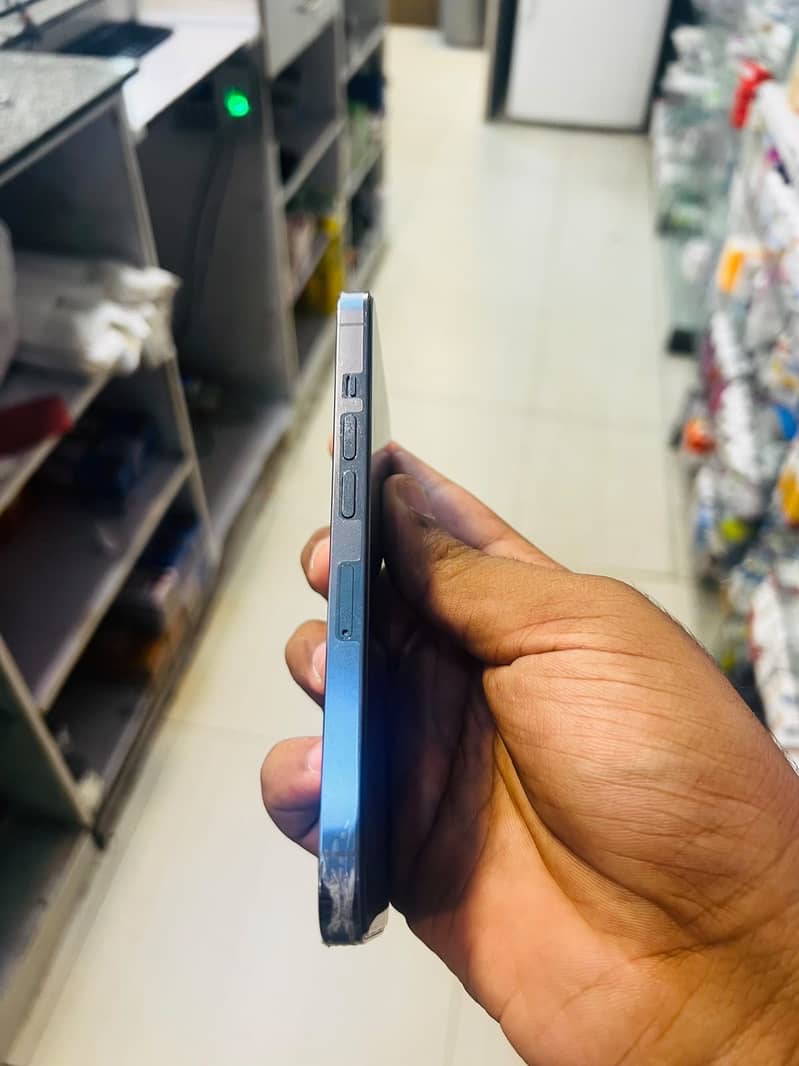 Apple iPhone 13 Pro 4