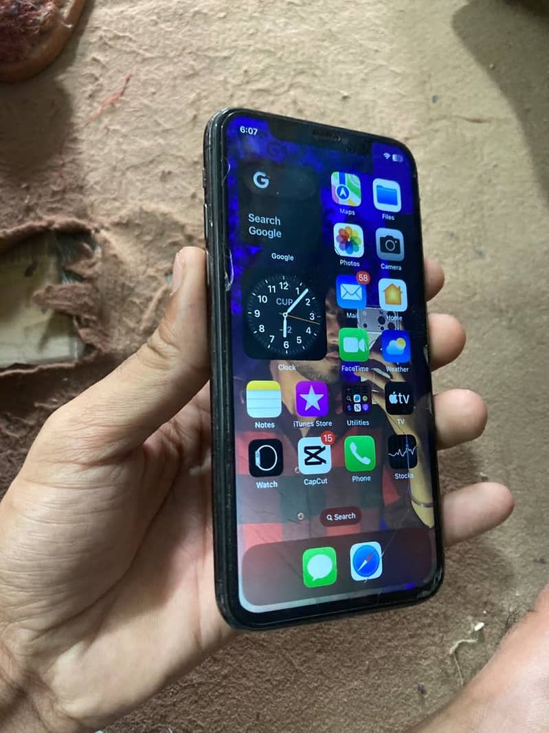 Apple iPhone X 4