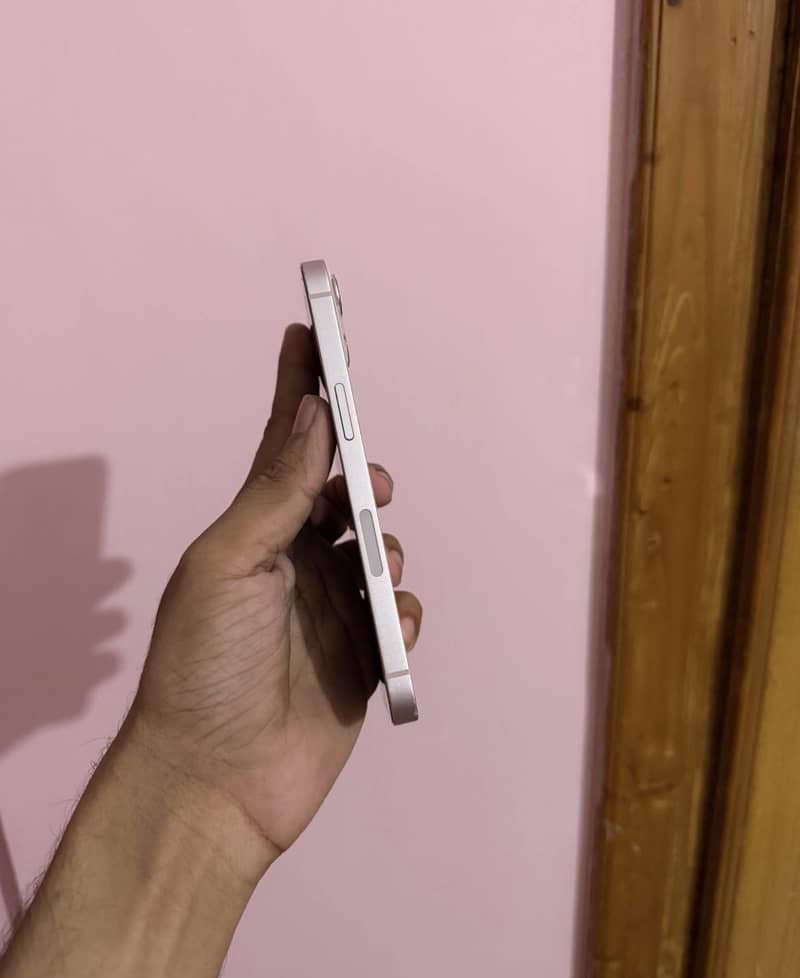 Apple iPhone 13 2