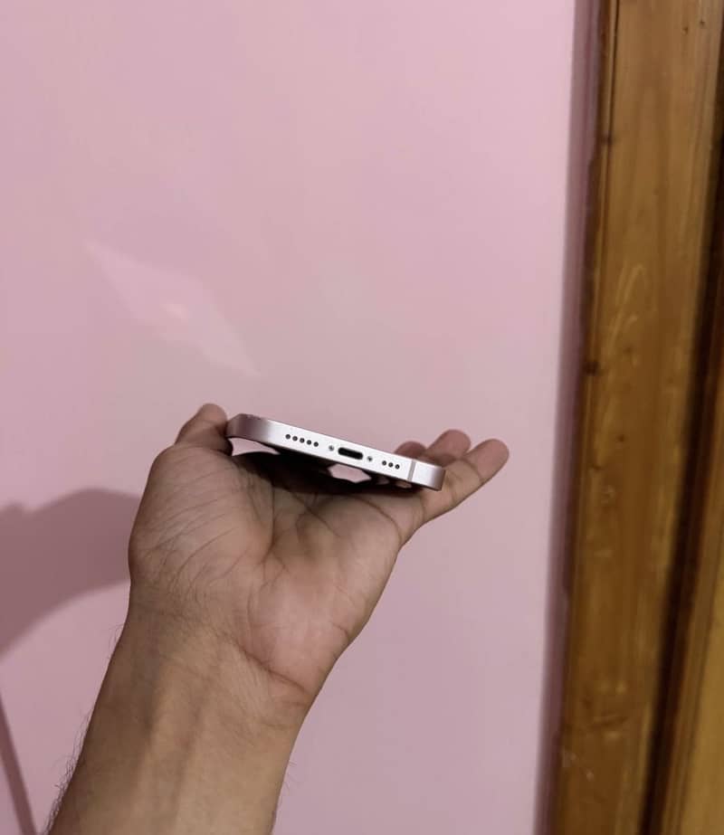 Apple iPhone 13 4