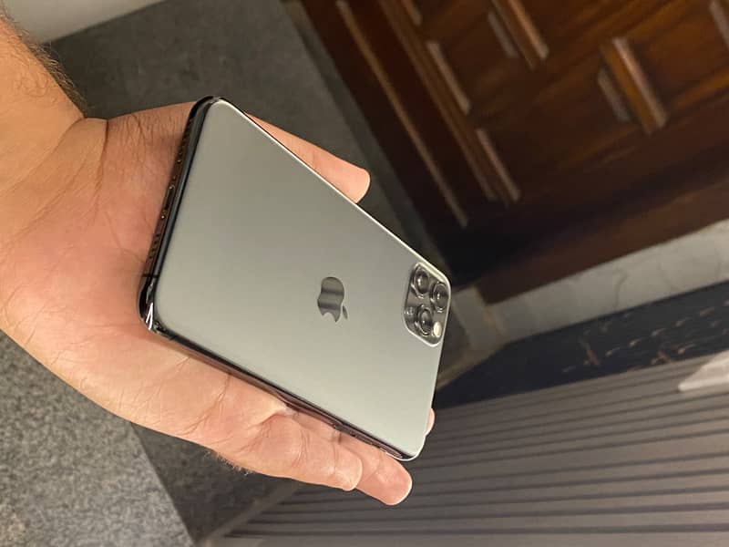 Apple iPhone 11 Pro Max 2