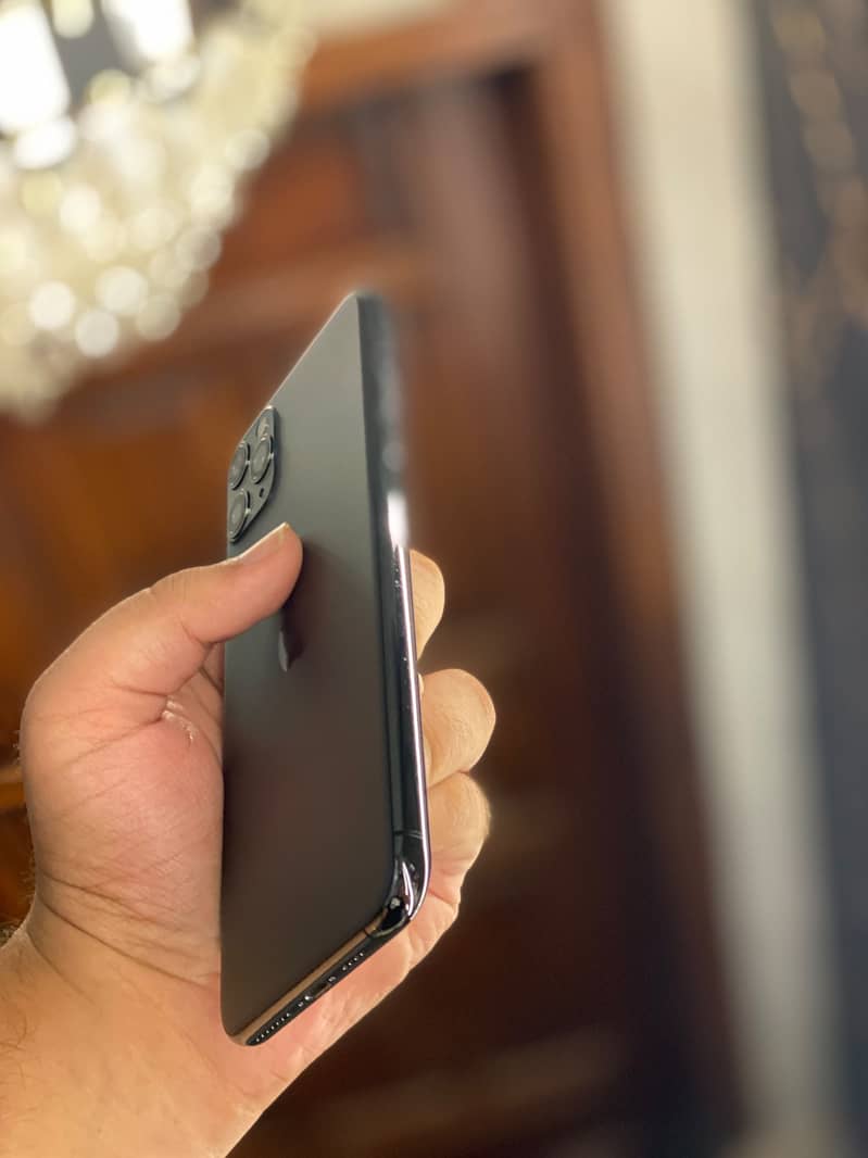 Apple iPhone 11 Pro Max 8