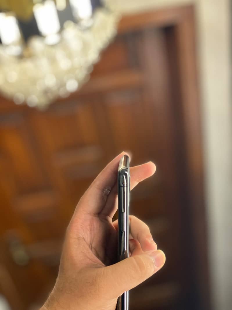 Apple iPhone 11 Pro Max 9