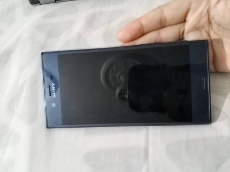 Sony Xperia sov34 1
