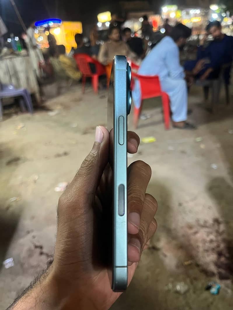Apple iPhone 16 3